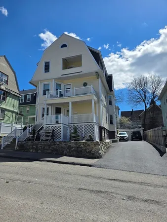 $2,000 | 2 Hillside Street, Unit 3, Worcester, MA 01610