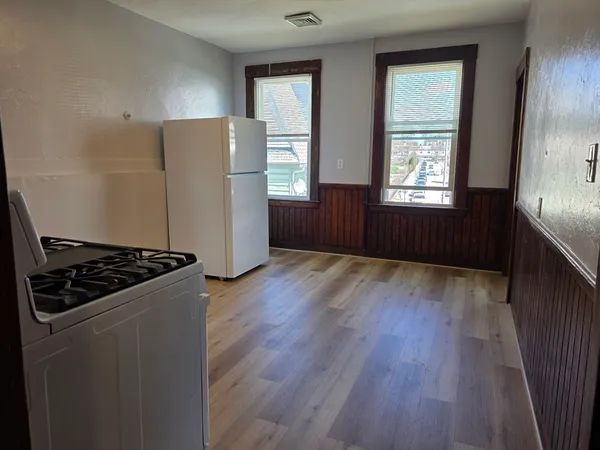 $2,000 | 2 Hillside Street, Unit 3, Worcester, MA 01610