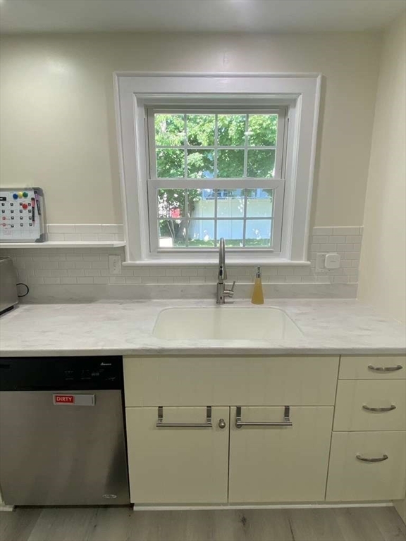 41 Bronx Road Boston, MA 02132 - Photo 6 of 28