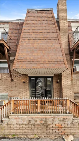 $190,000 | 27 Gillen Avenue, Unit 207B, North Providence, RI 02904