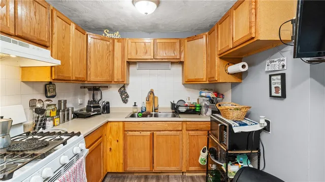 $190,000 | 27 Gillen Avenue, Unit 207B, North Providence, RI 02904