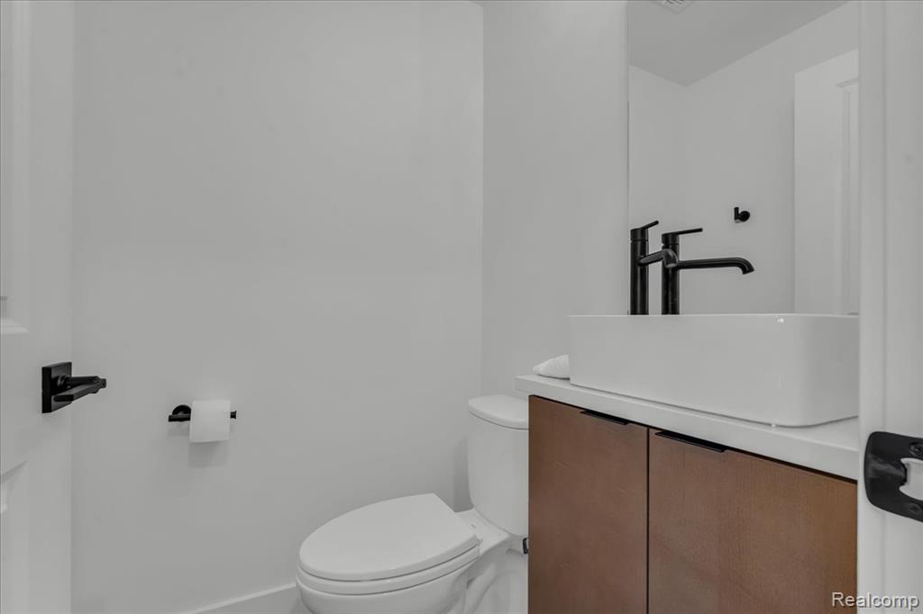 3420 Cochrane Street Detroit, MI 48208 - Photo 14 of 47