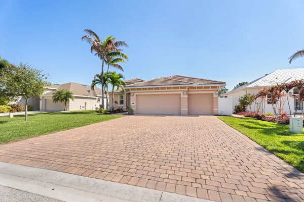 $839,000 | 445 Northwest Sunflower Place, Jensen Beach, FL 34957