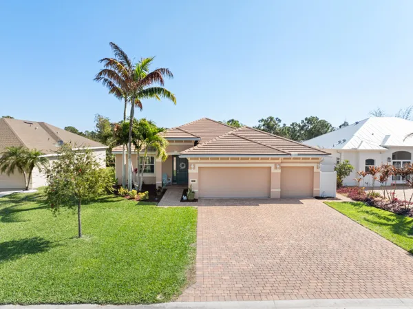 $839,000 | 445 Northwest Sunflower Place, Jensen Beach, FL 34957