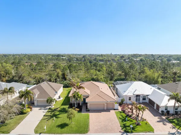 $839,000 | 445 Northwest Sunflower Place, Jensen Beach, FL 34957