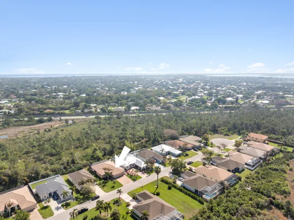 $839,000 | 445 Northwest Sunflower Place, Jensen Beach, FL 34957