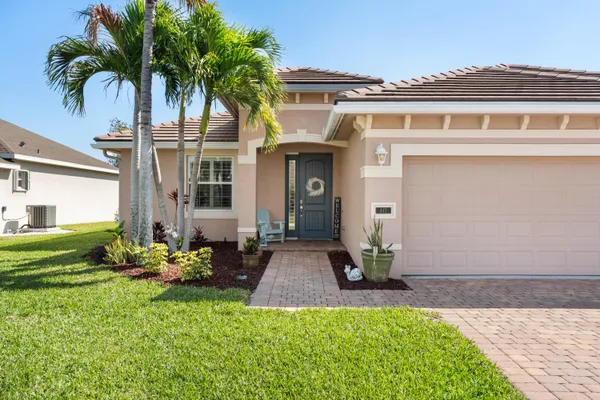 $839,000 | 445 Northwest Sunflower Place, Jensen Beach, FL 34957