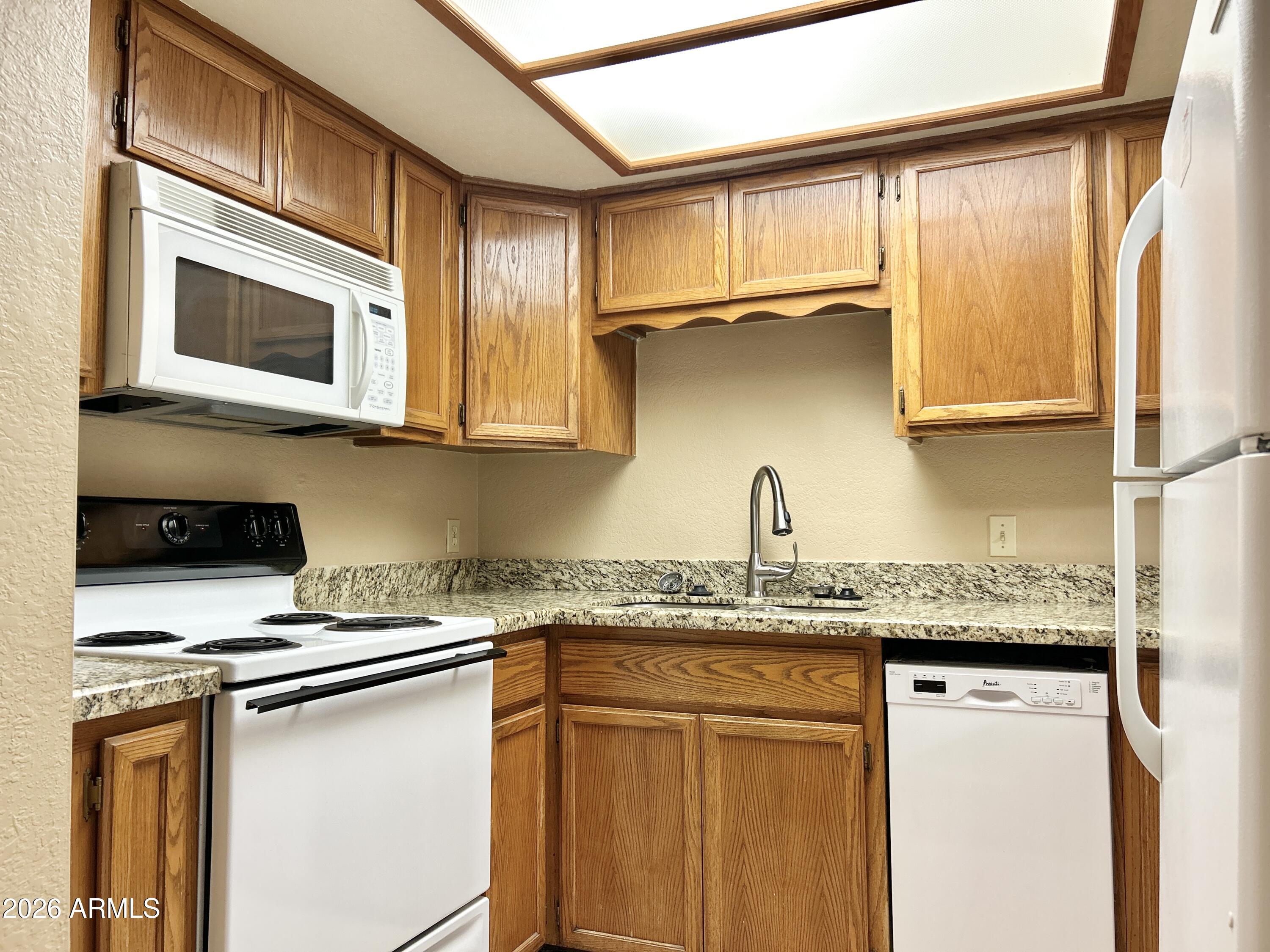 17 East Ruth Avenue, Unit 209 Phoenix, AZ 85020 - Photo 5 of 14 IMG_7430