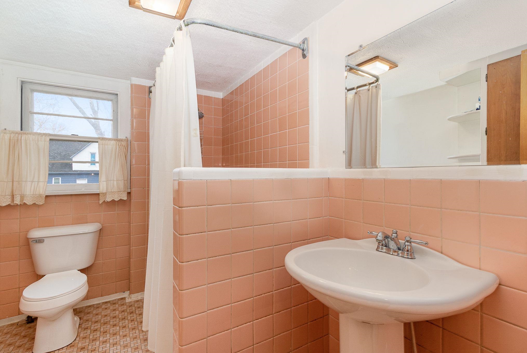 129 Rockingham Avenue Alma, MI 48801 - Photo 19 of 24 1898105-18.JPG