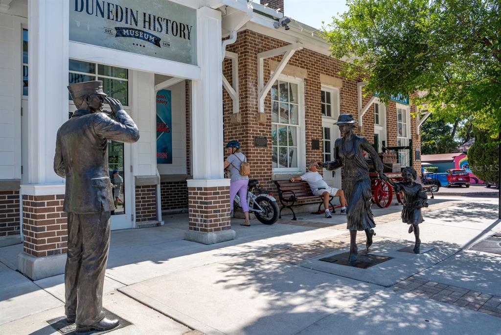 300 Clyde Lane, Unit 215 Dunedin, FL 34698 - Photo 46 of 60 a view of a house with patio