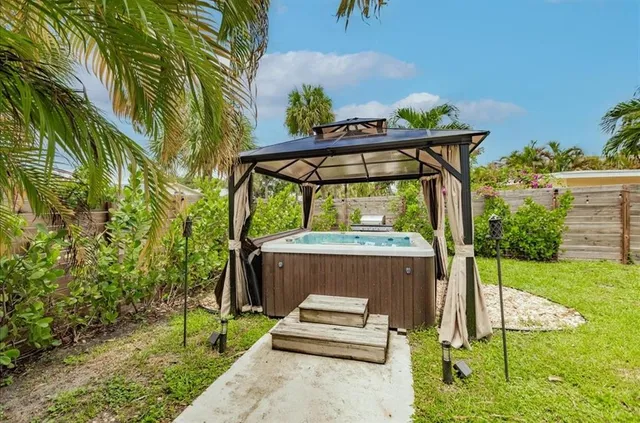 a view of a yard with plants