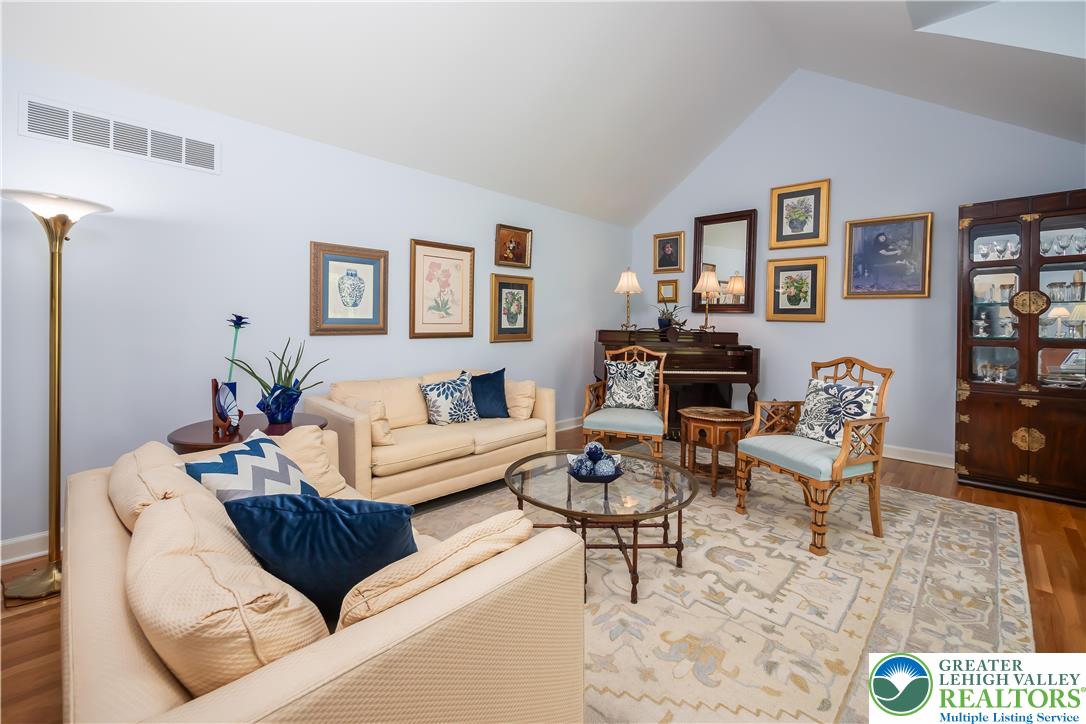 1560 Surrey Road Bethlehem, PA 18015 - Photo 20 of 59 Gallery Image 20