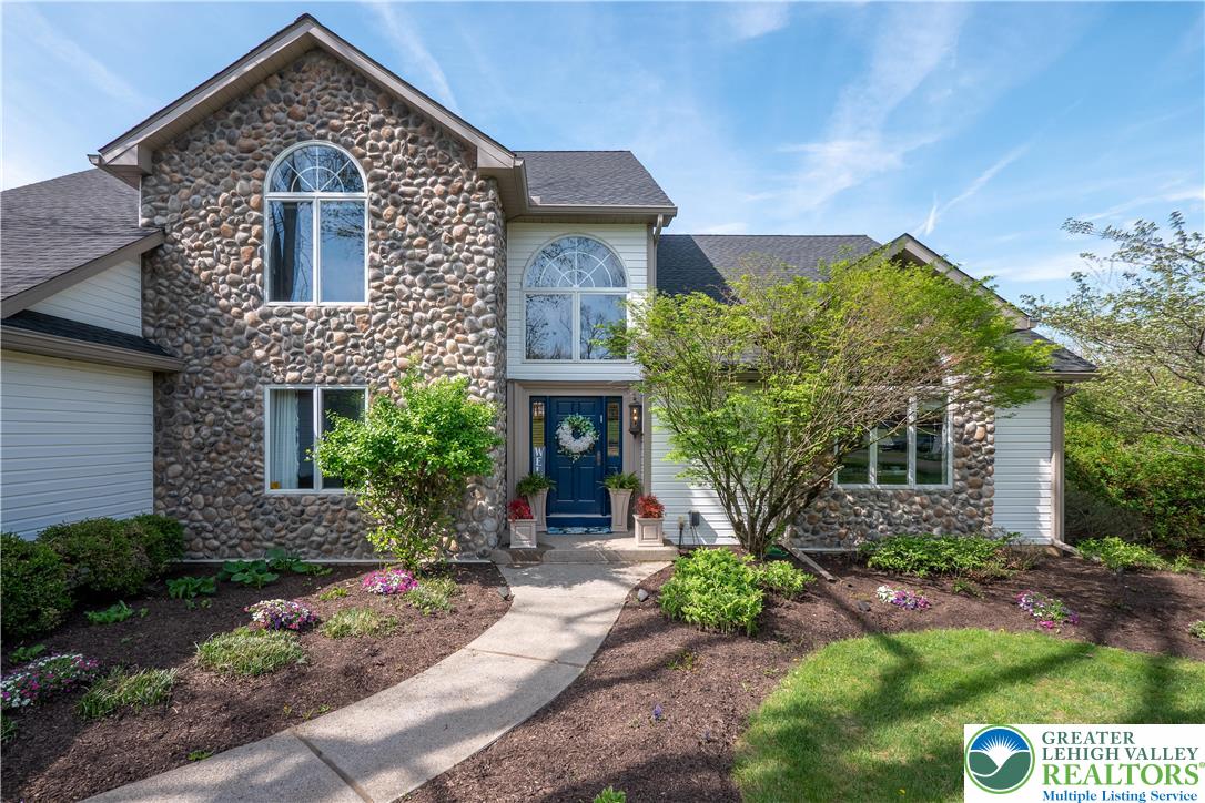 1560 Surrey Road Bethlehem, PA 18015 - Photo 2 of 59 Gallery Image 2