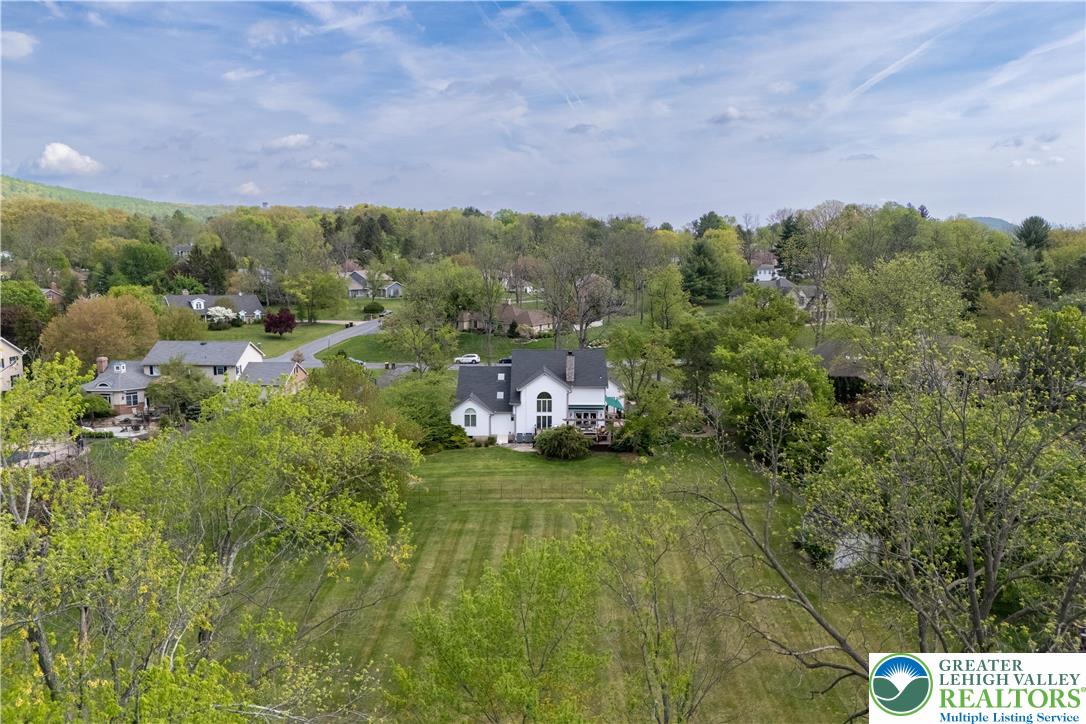 1560 Surrey Road Bethlehem, PA 18015 - Photo 4 of 59 Gallery Image 4
