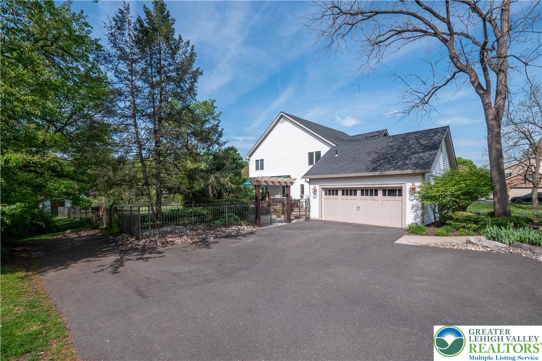 1560 Surrey Road Bethlehem, PA 18015 - Photo 56 of 59 Gallery Image 56