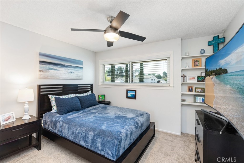30198 La Primavera Street Temecula, CA 92592 - Photo 19 of 50 a bedroom with a bed and a large window