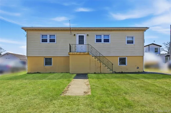 $599,000 | 71 Orchard Street, Lindenhurst, NY 11757