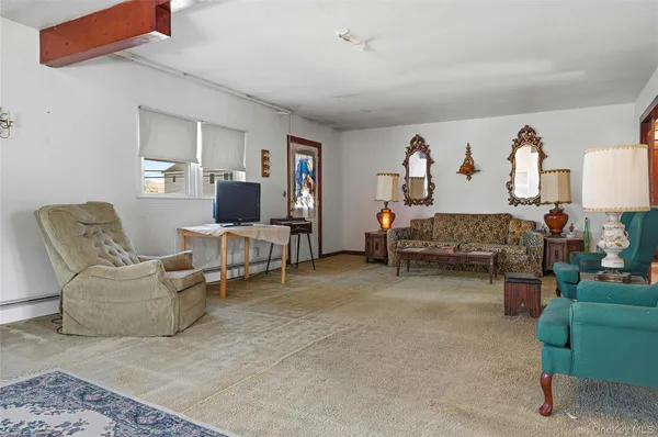 $599,000 | 71 Orchard Street, Lindenhurst, NY 11757