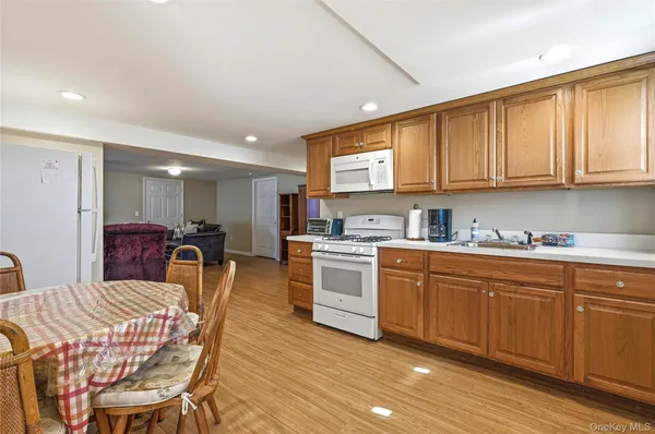 $599,000 | 71 Orchard Street, Lindenhurst, NY 11757