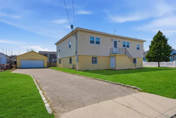 $599,000 | 71 Orchard Street, Lindenhurst, NY 11757