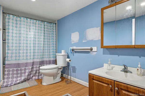 $599,000 | 71 Orchard Street, Lindenhurst, NY 11757