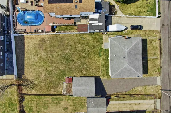 $599,000 | 71 Orchard Street, Lindenhurst, NY 11757