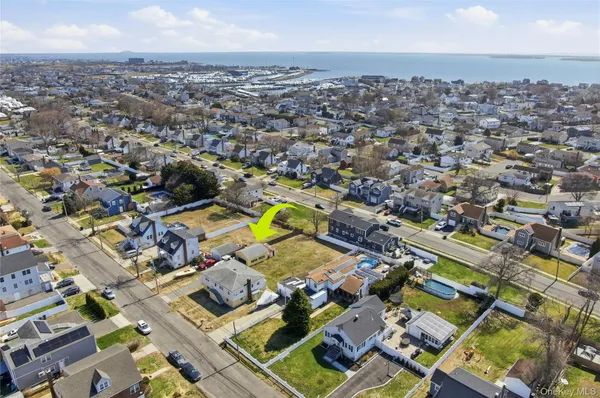 $599,000 | 71 Orchard Street, Lindenhurst, NY 11757