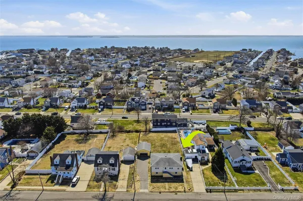 $599,000 | 71 Orchard Street, Lindenhurst, NY 11757