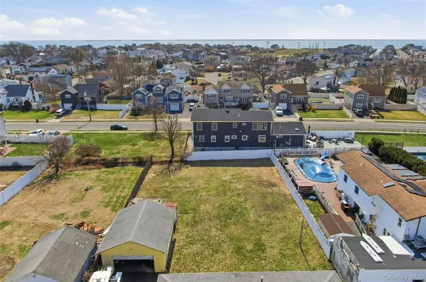 $599,000 | 71 Orchard Street, Lindenhurst, NY 11757