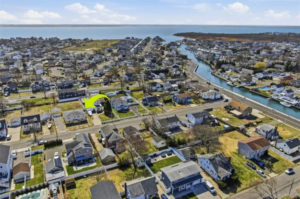 $599,000 | 71 Orchard Street, Lindenhurst, NY 11757