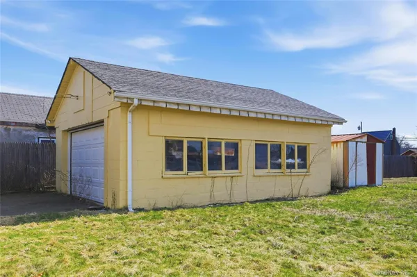 $599,000 | 71 Orchard Street, Lindenhurst, NY 11757