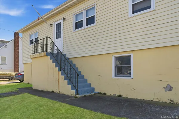 $599,000 | 71 Orchard Street, Lindenhurst, NY 11757