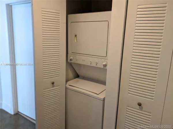 $2,847 | 133 Northeast 2nd Avenue, Unit 302, Miami, FL 33132