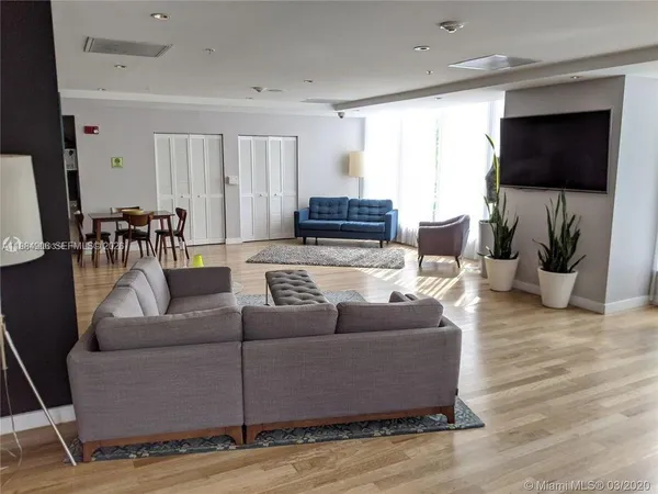 $2,847 | 133 Northeast 2nd Avenue, Unit 302, Miami, FL 33132