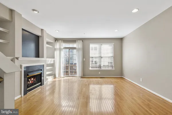 $4,400 | 170 Barrett Place, Alexandria, VA 22304