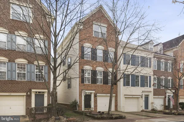 $4,400 | 170 Barrett Place, Alexandria, VA 22304