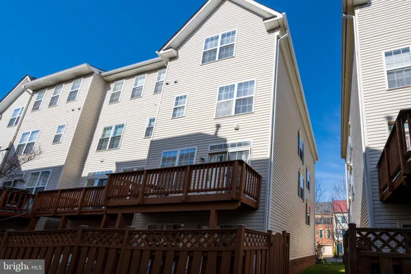 $4,400 | 170 Barrett Place, Alexandria, VA 22304