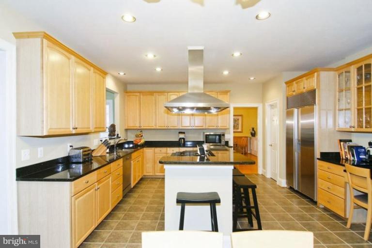 18506 Thundercloud Road Boyds, MD 20841 - Photo 5 of 17 a kitchen with stainless steel appliances granite countertop a sink a stove and a refrigerator