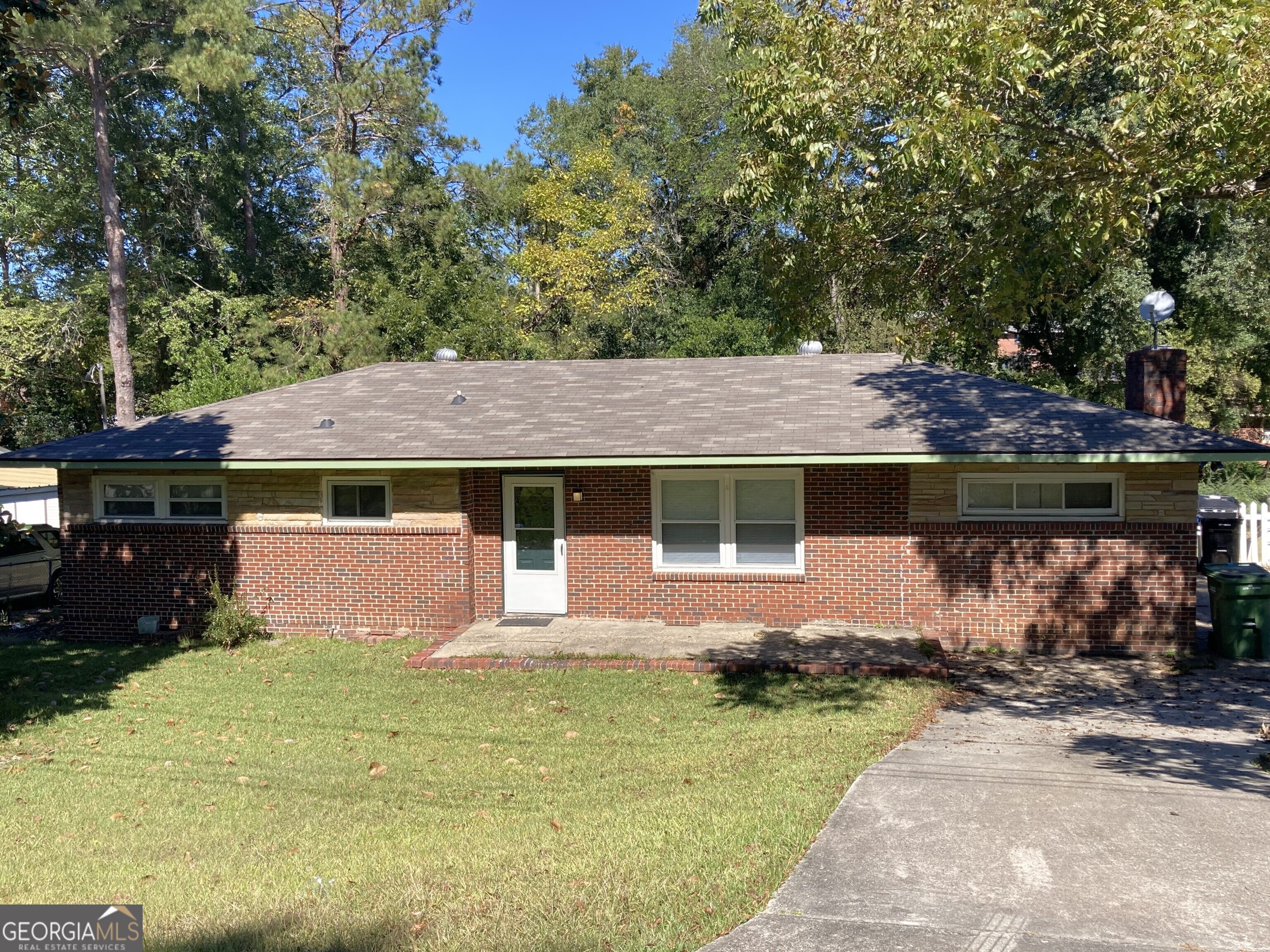 3589 Irwin Way Columbus, GA 31906 - Photo 2 of 25 a front view of a house with a garden