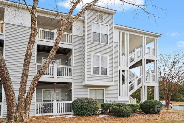 $169,000 | 37 Hamiltons Harbor Drive, Unit 613, Lake Wylie, SC 29710