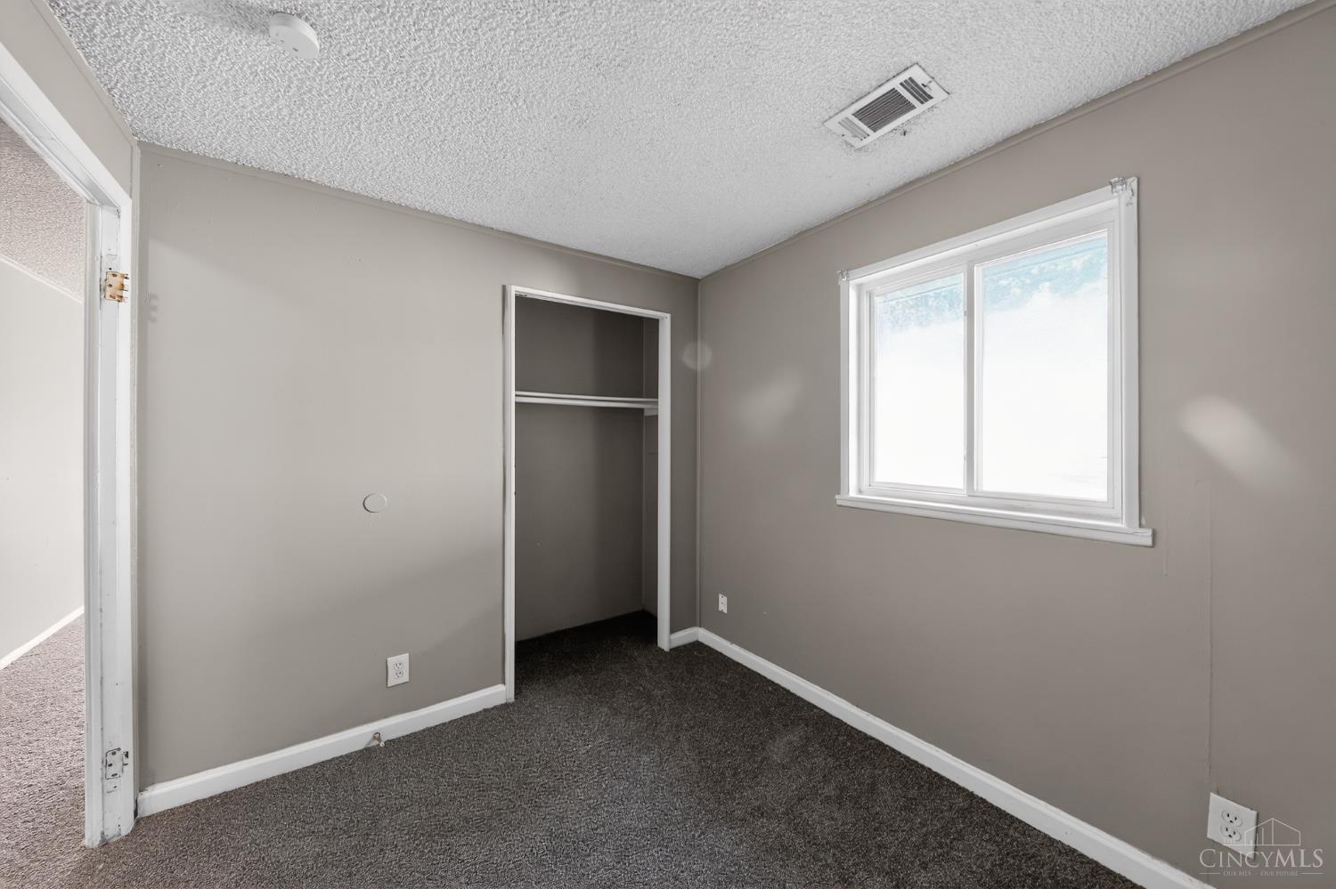 8587 Daly Road Cincinnati, OH 45231 - Photo 17 of 30