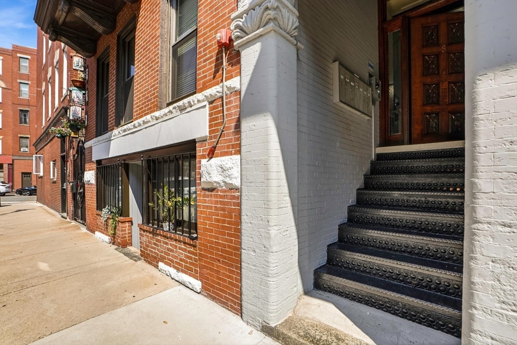 8 Battery Street, Unit 4 Boston, MA 02109 - Photo 31 of 33