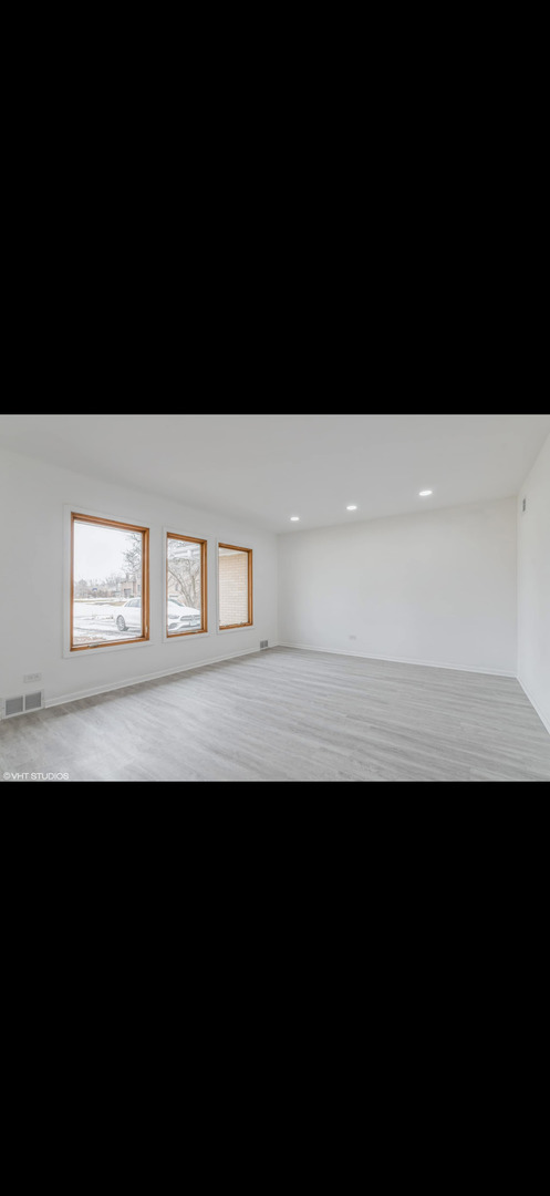 30 Birchwood Road Northbrook, IL 60062 - Photo 3 of 12