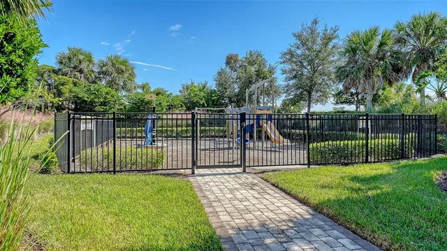 $595,000 | 5572 Sentiero Drive, Nokomis, FL 34275