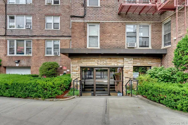 $189,000 | 4265 Webster Avenue, Unit 5C | Woodlawn Heights