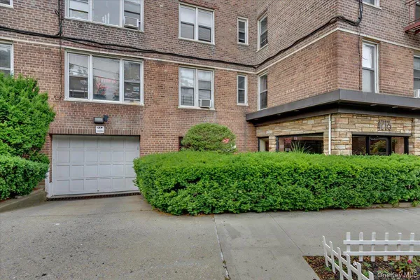 $189,000 | 4265 Webster Avenue, Unit 5C | Woodlawn Heights