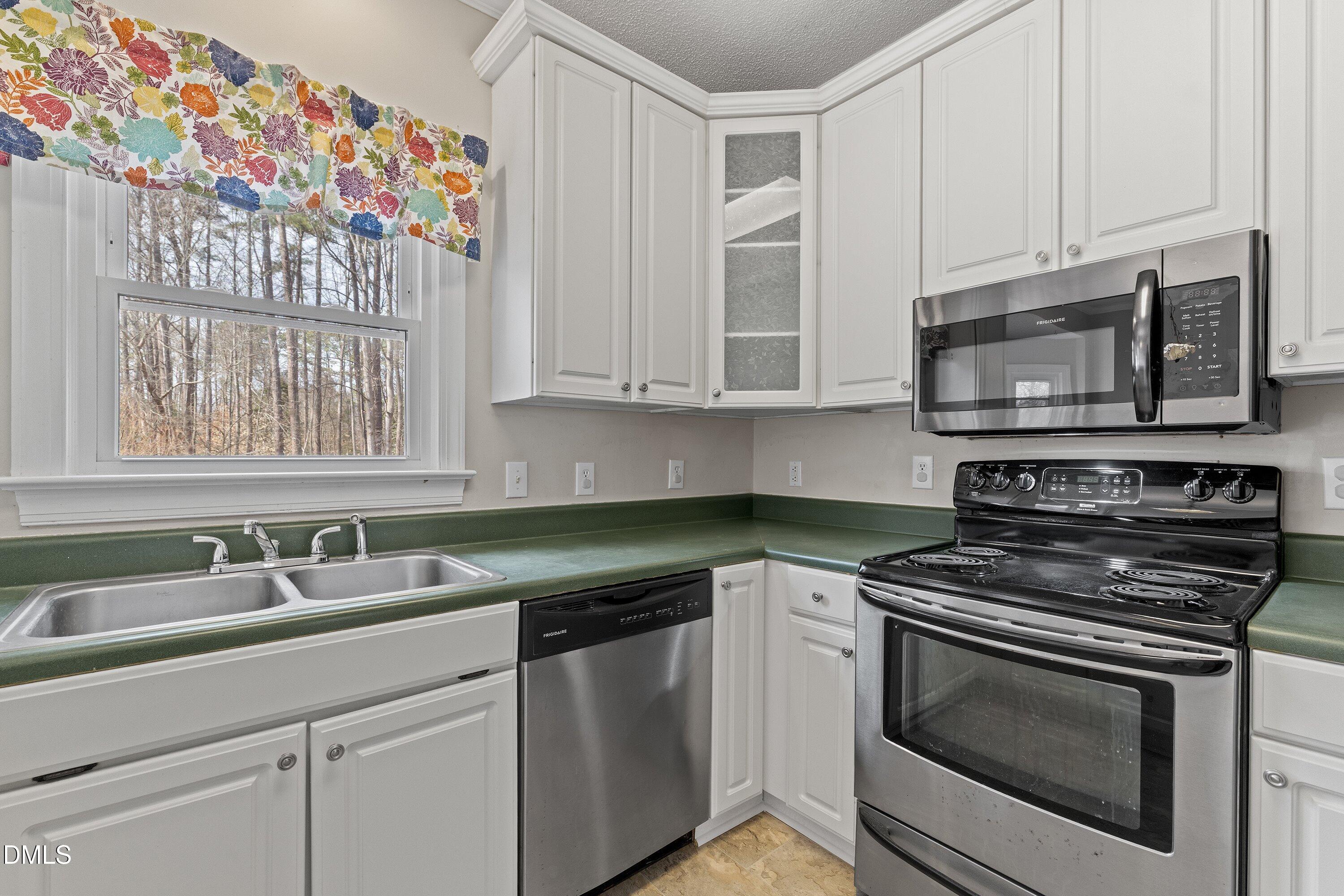 6732 Walnut Cove Drive Raleigh, NC 27603 - Photo 13 of 54 15-6732 Walnut Cove Dr_4728