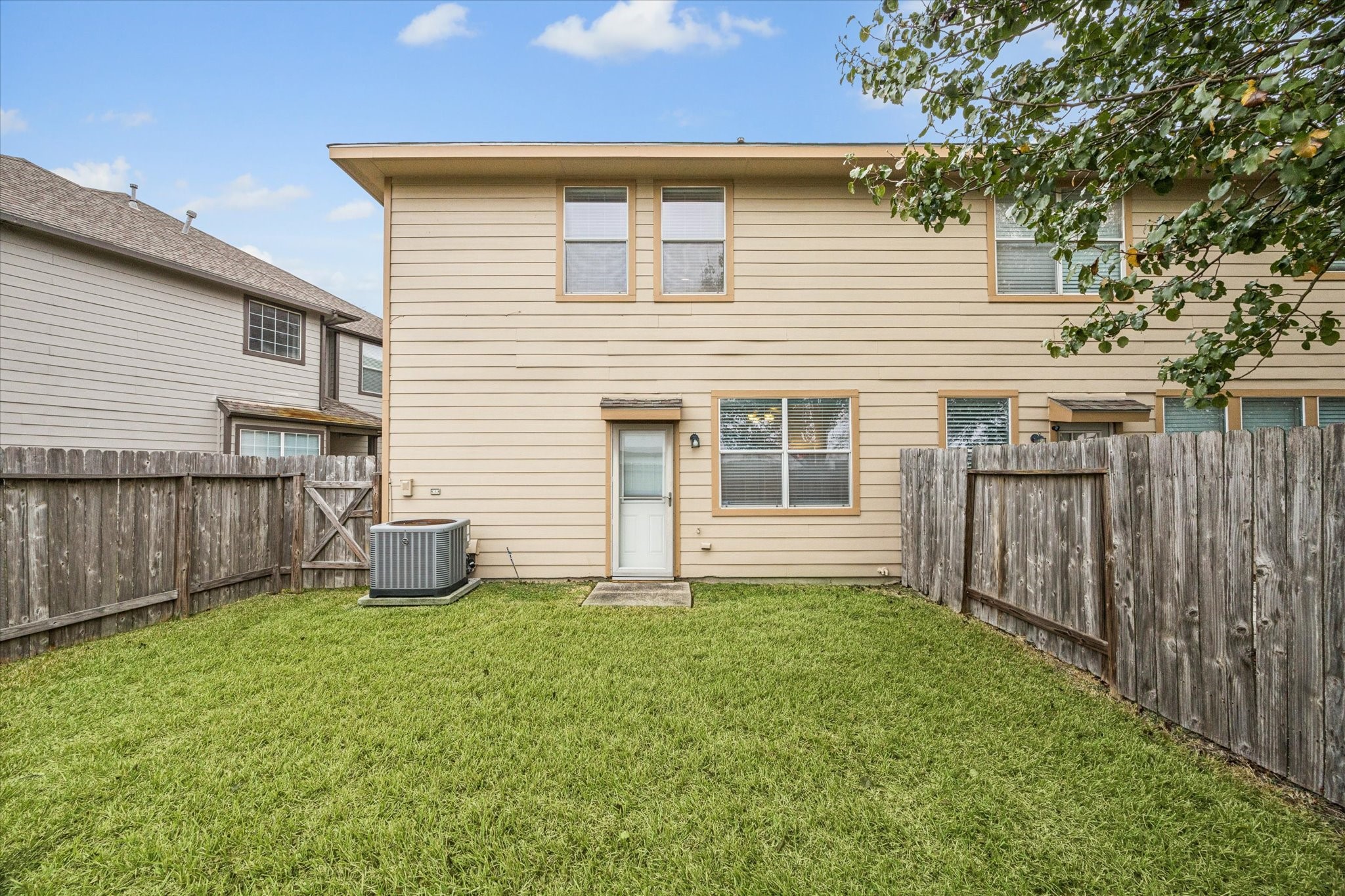 3206 Pearl Bluff Lane Houston, TX 77047 - Photo 20 of 20 a view of house with backyard space and garden