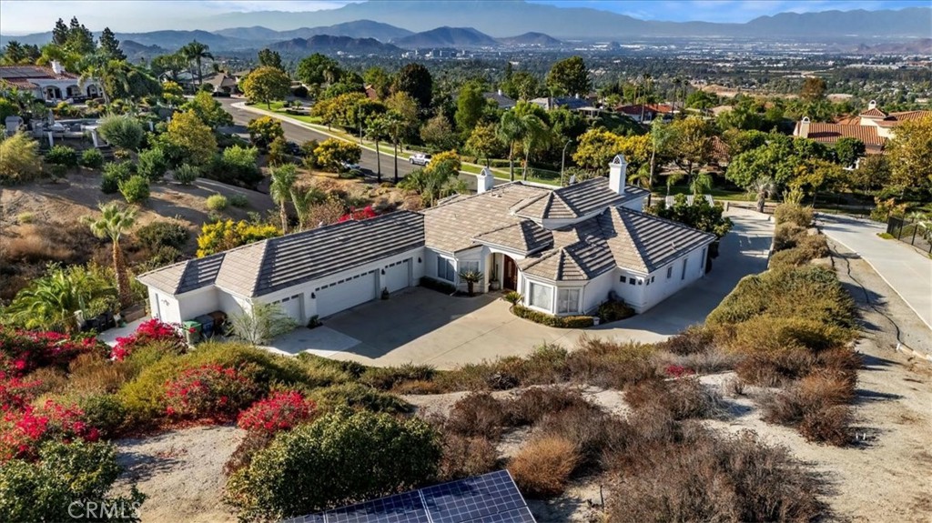 1260 Ransom Road Riverside, CA 92506 - Photo 49 of 50 a view of a terrace with a table and chairs