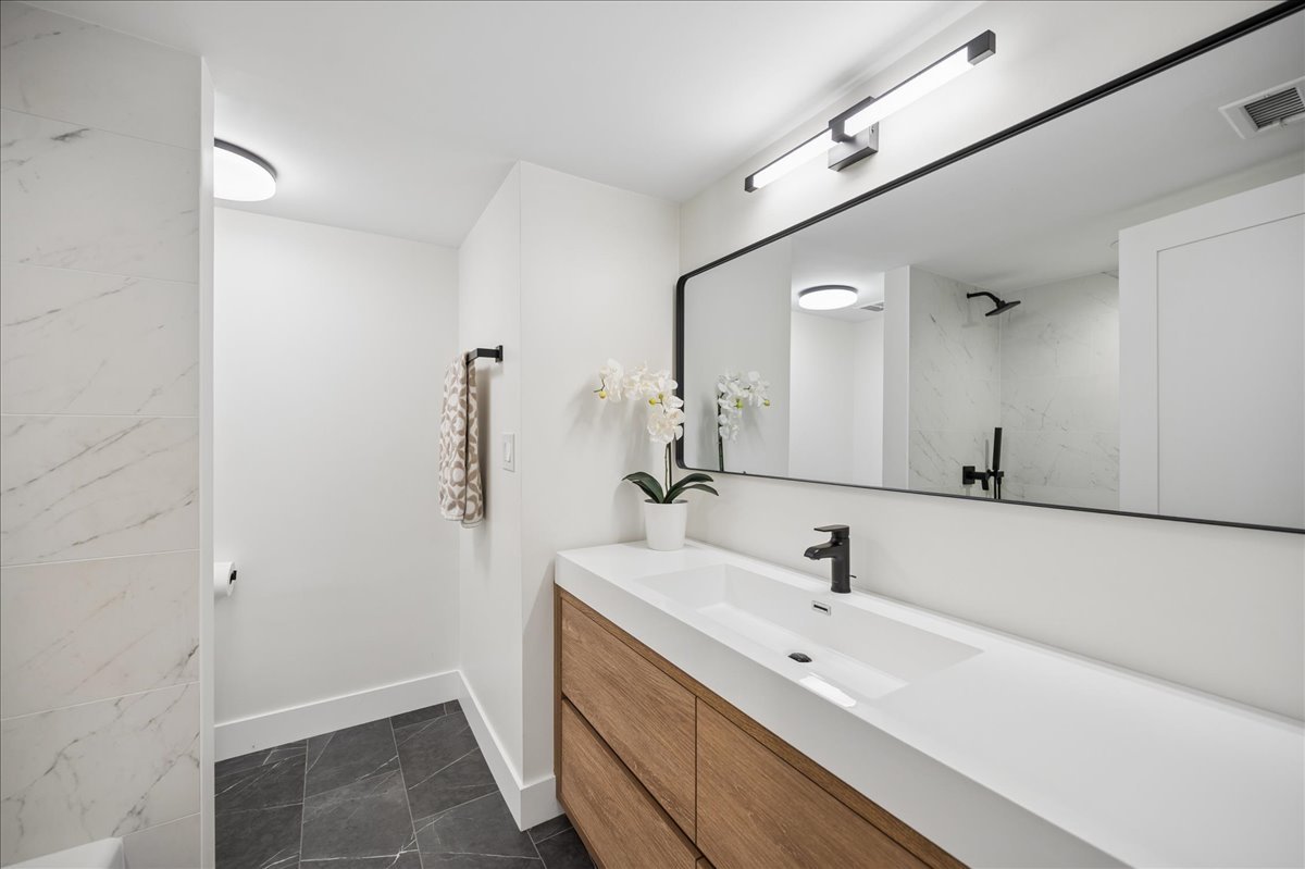 1671 Mission Hills Road, Unit 404 Northbrook, IL 60062 - Photo 15 of 17 Gallery Image 15